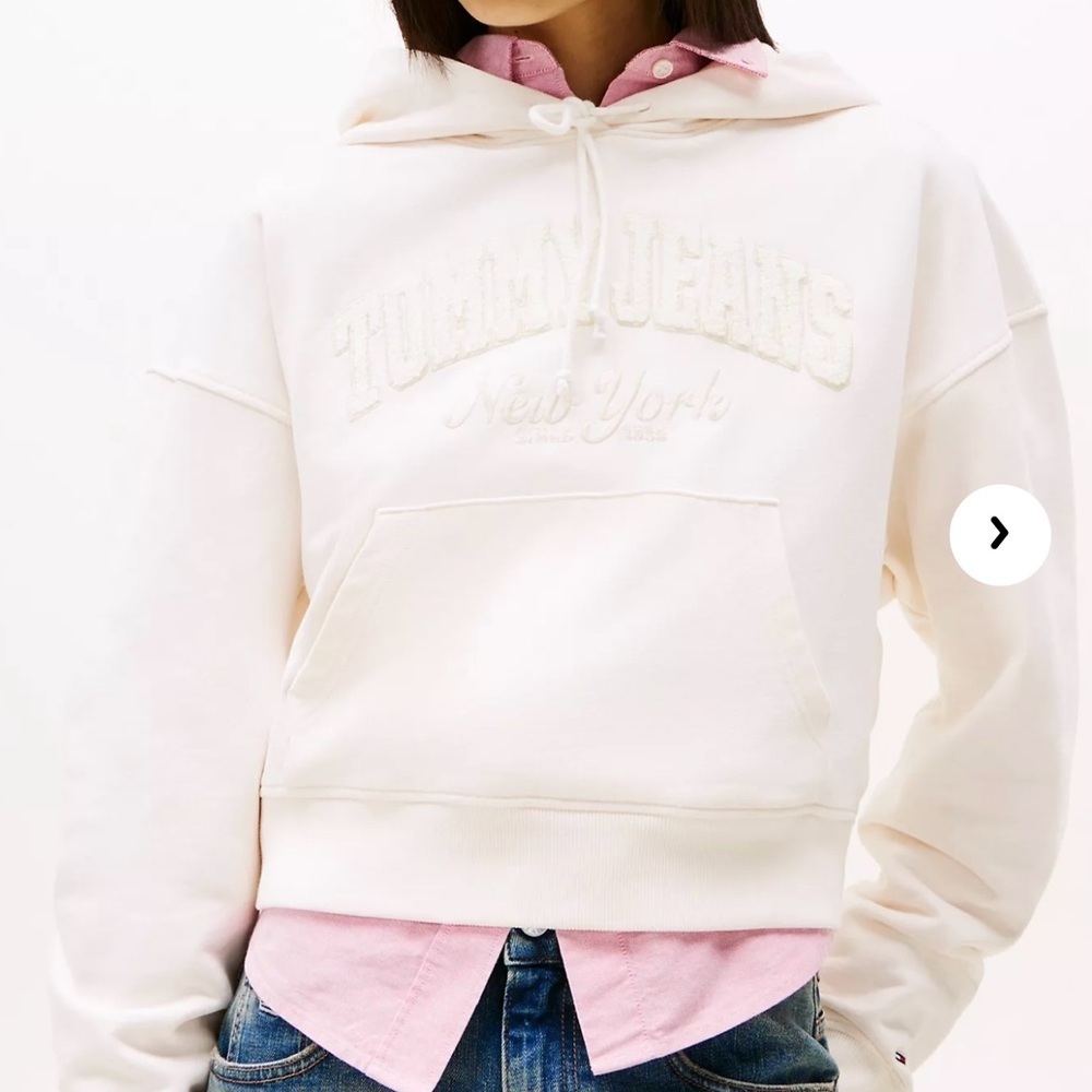 NWT Women’s Tommy Hilfiger Jeans Flocked Logo Cropped Hoodie Size Small Cream